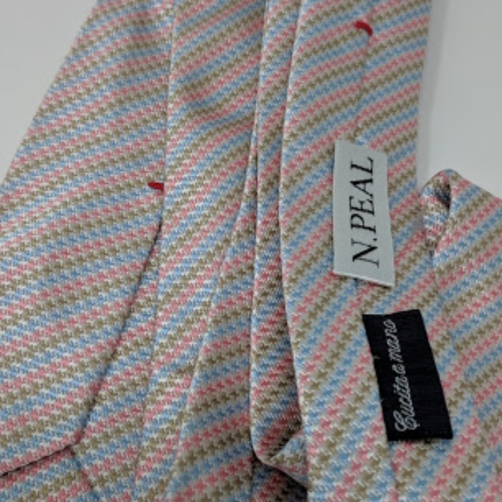Luxurious N. Peal silk tie hand made in Italy